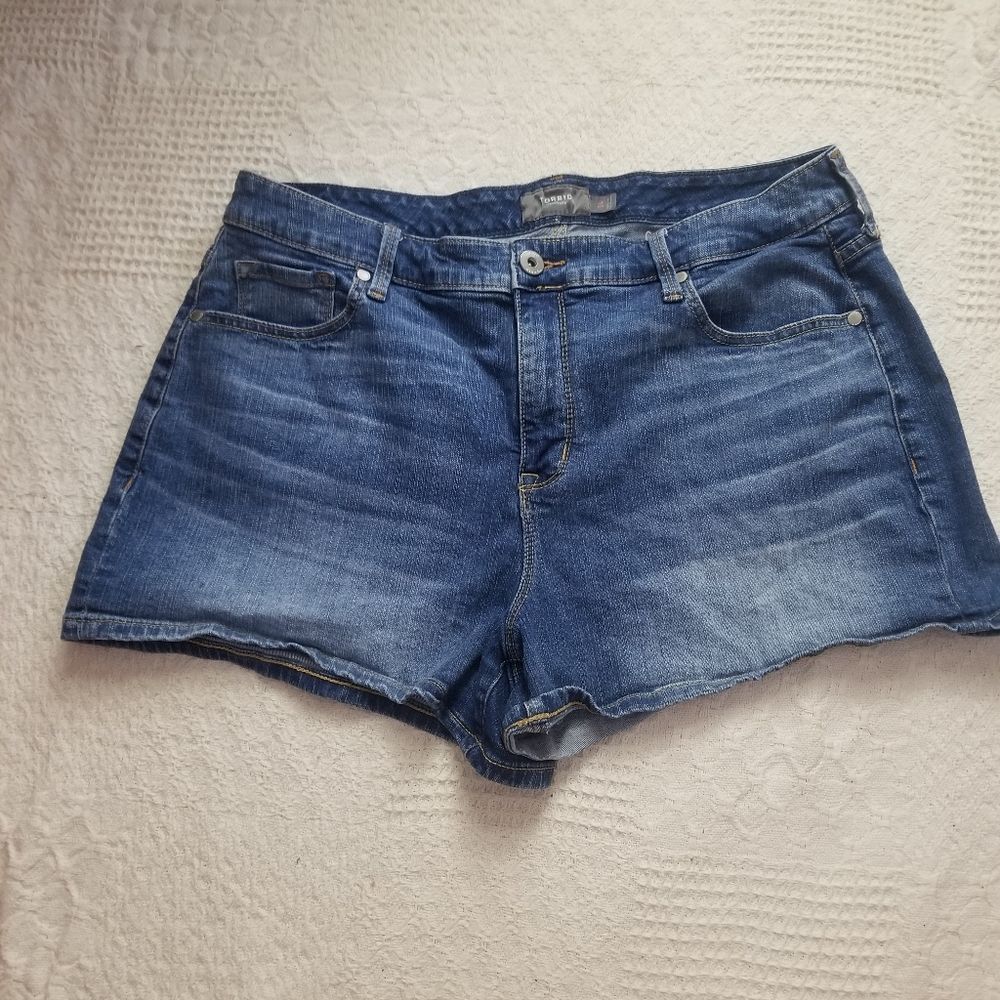 Torrid Feel The Fit Jean Shorts Size 14